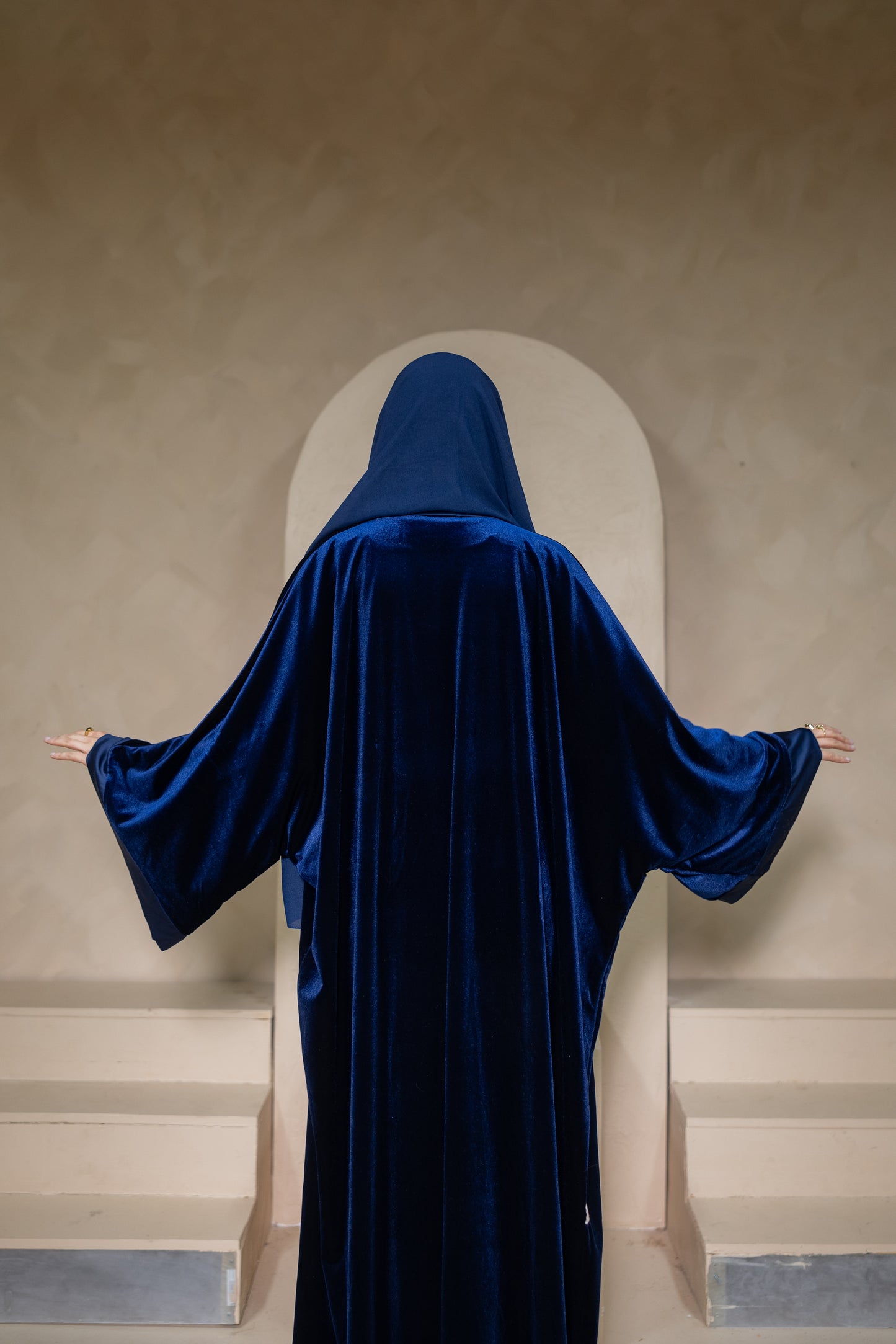Bahr - Blue Velvet Abaya Set